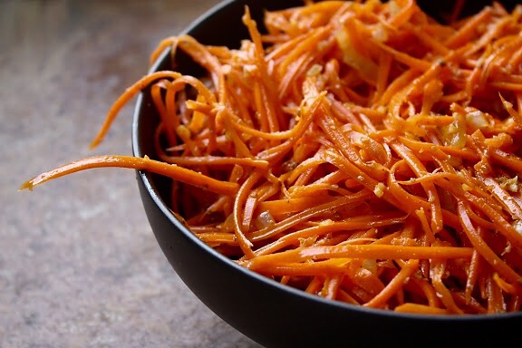 Carrot Salad with Roasted Cashew & Spicy Honey&nbsp;Vinaigrette