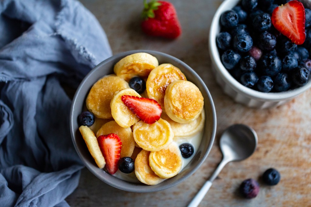 Mini Pancake Bowl with Maple Syrup Flakes and Fresh&nbsp;Berries